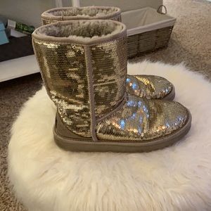 UGG Boots Sz 7 Shining Silver light grey